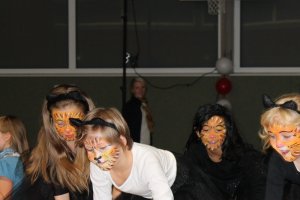 Kostümwerkstatt bei der Modenschau 2014