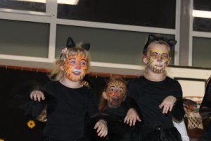 Kostümwerkstatt bei der Modenschau 2014