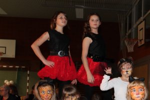 Kostümwerkstatt bei der Modenschau 2014